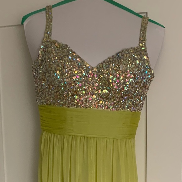 La femme gown. Jeweled bodice, full length chiffon - Picture 2 of 6